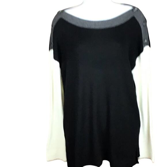 Vince Camuto Women’s Medium Colorblock Sweater Black Off White Button Shoulder - Picture 13 of 16